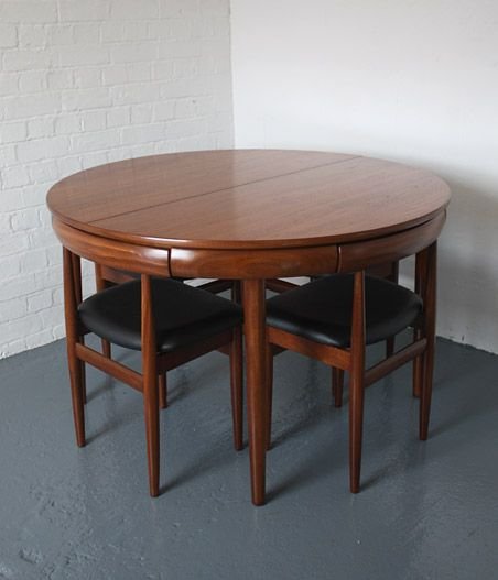 Modern solid wood compact round 4 seater dining set